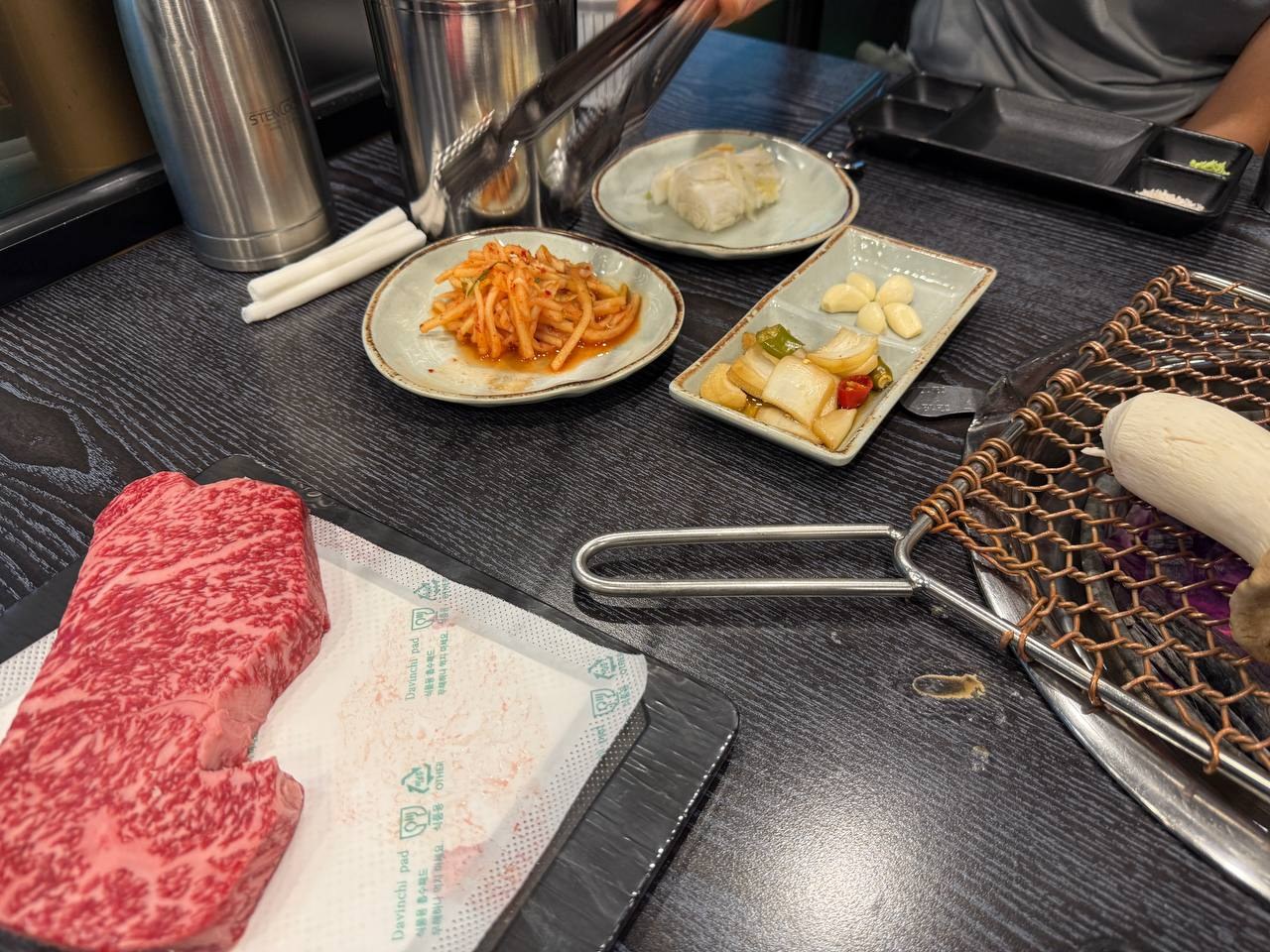 인생한우 마장동 — 숯불이 세서 껍데기까지 맛있는 등심·안심